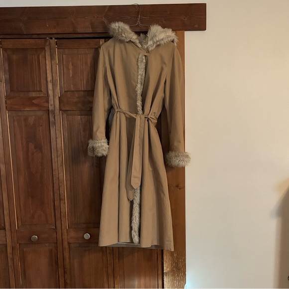 T.T Mallo LTD Jackets & Blazers - Vintage Antique Long Tan Coat with Fur Trim Size Small